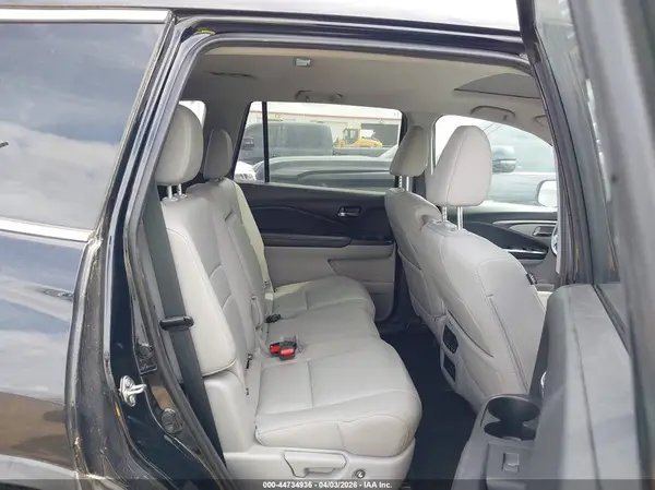 5FNYF6H52JB048090 2018 HONDA PILOT - Image 8