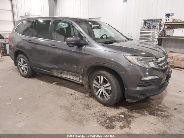 5FNYF6H52JB052141 2018 HONDA PILOT - Image 1