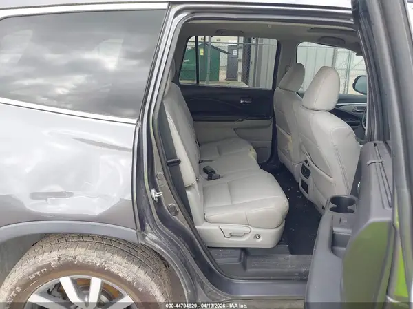 5FNYF6H52KB033655 2019 HONDA PILOT - Image 8