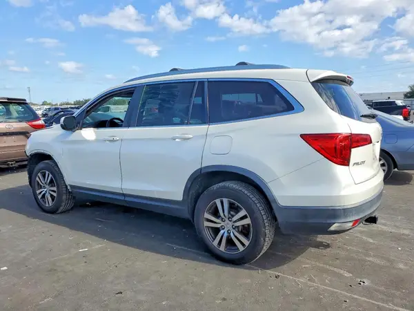 5FNYF6H53HB002715 2017 HONDA PILOT - Image 2