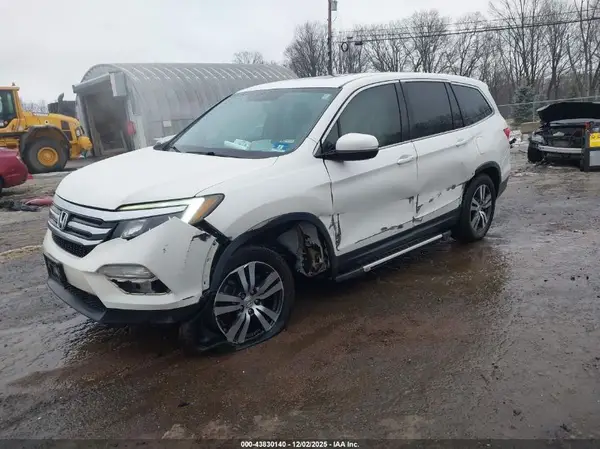 5FNYF6H53JB008391 2018 HONDA PILOT - Image 2