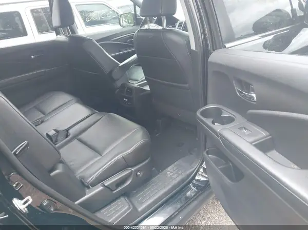 5FNYF6H53JB009282 2018 HONDA PILOT - Image 8
