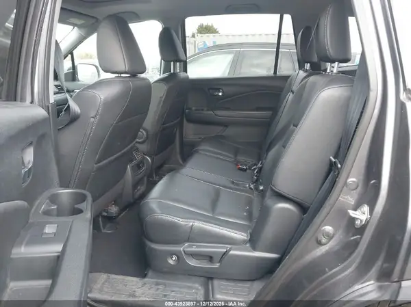 5FNYF6H53JB028317 2018 HONDA PILOT - Image 8