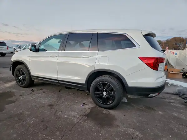 5FNYF6H53JB043996 2018 HONDA PILOT - Image 2