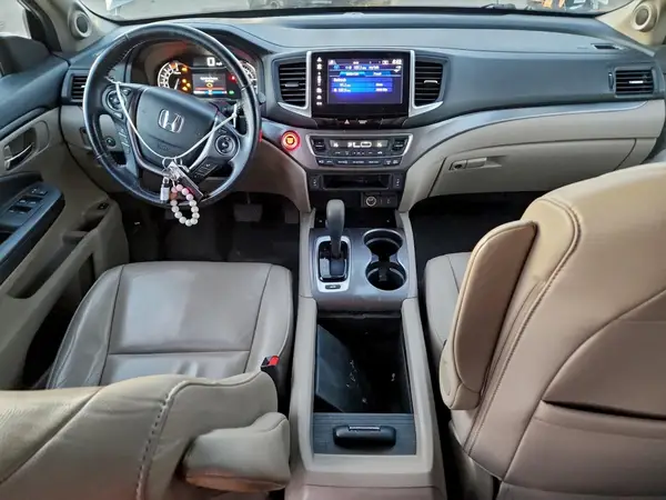 5FNYF6H53JB043996 2018 HONDA PILOT - Image 8