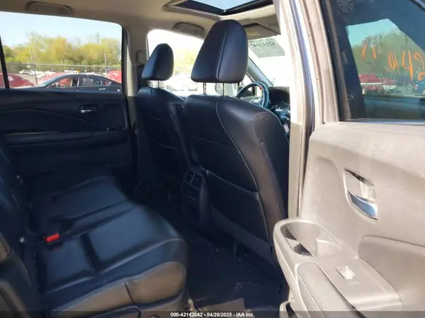 5FNYF6H54HB039482 2017 HONDA PILOT - Image 8