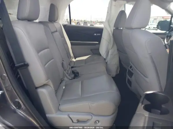 5FNYF6H54HB073258 2017 HONDA PILOT - Image 8