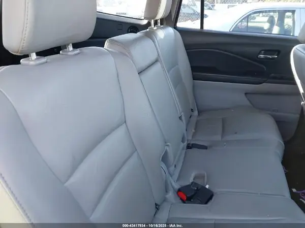 5FNYF6H54JB008206 2018 HONDA PILOT - Image 8