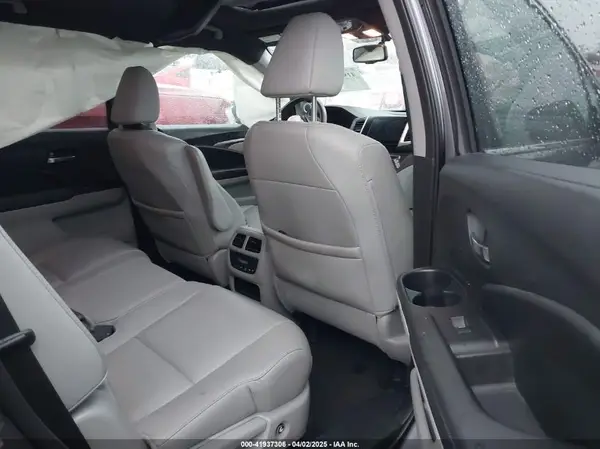 5FNYF6H54JB018069 2018 HONDA PILOT - Image 8