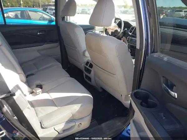 5FNYF6H55JB010305 2018 HONDA PILOT - Image 8