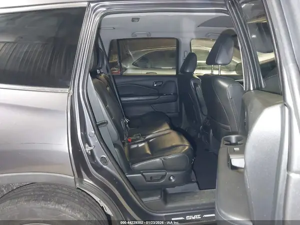 5FNYF6H55JB011390 2018 HONDA PILOT - Image 8