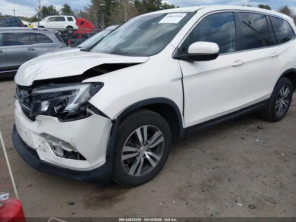 5FNYF6H55JB013995 2018 HONDA PILOT - Image 2