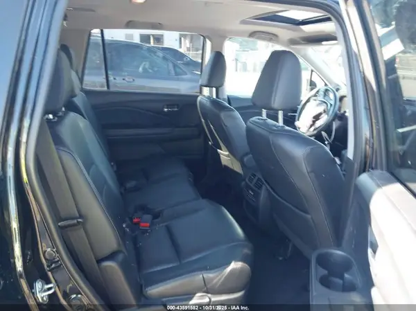 5FNYF6H55JB038332 2018 HONDA PILOT - Image 8