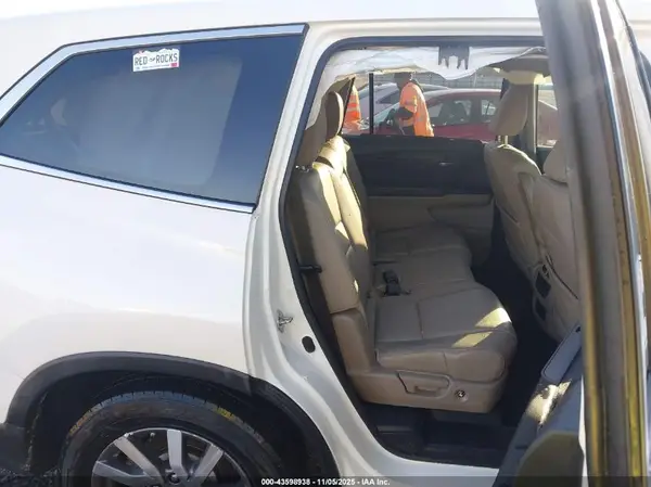 5FNYF6H55KB063104 2019 HONDA PILOT - Image 8