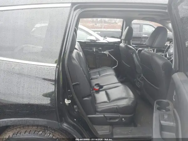5FNYF6H56HB011330 2017 HONDA PILOT - Image 8