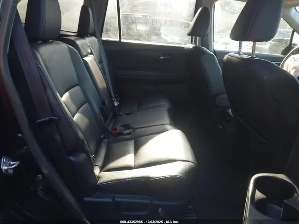 5FNYF6H56HB032789 2017 HONDA PILOT - Image 8
