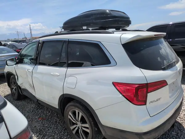 5FNYF6H56HB041718 2017 HONDA PILOT - Image 2