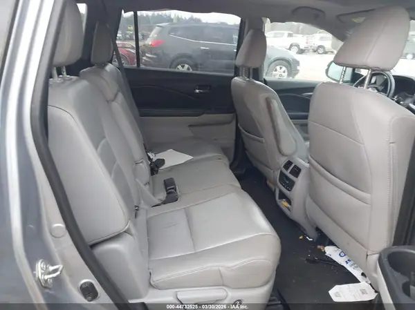 5FNYF6H56HB063301 2017 HONDA PILOT - Image 8