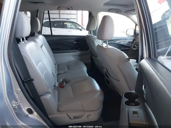 5FNYF6H56HB063329 2017 HONDA PILOT - Image 8