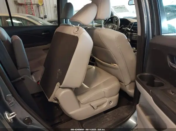 5FNYF6H56JB000107 2018 HONDA PILOT - Image 8