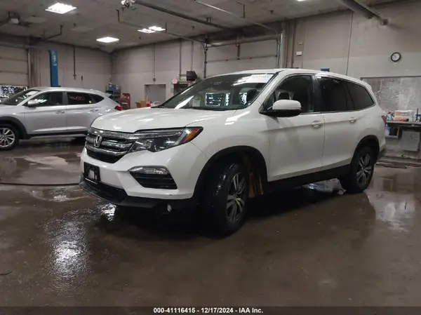 5FNYF6H56JB018817 2018 HONDA PILOT - Image 2