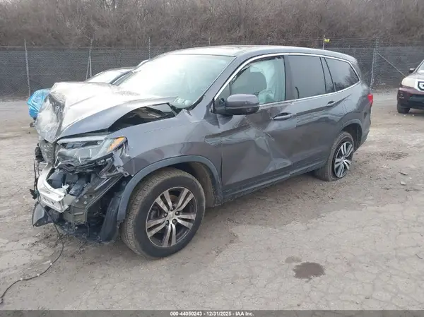 5FNYF6H56JB028571 2018 HONDA PILOT - Image 2