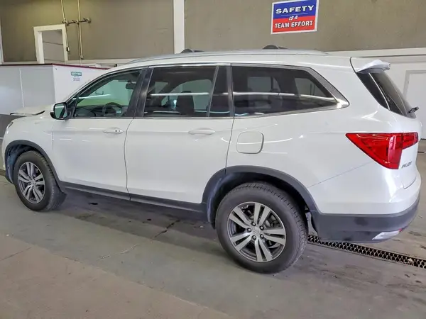 5FNYF6H57HB024006 2017 HONDA PILOT - Image 2