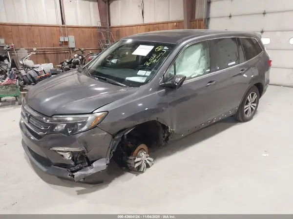 5FNYF6H57HB026502 2017 HONDA PILOT - Image 2