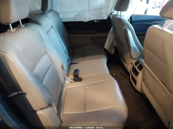 5FNYF6H57HB072170 2017 HONDA PILOT - Image 8