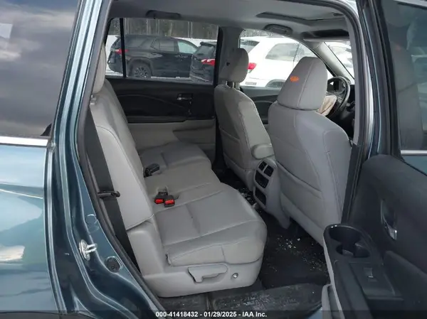 5FNYF6H57JB007065 2018 HONDA PILOT - Image 8