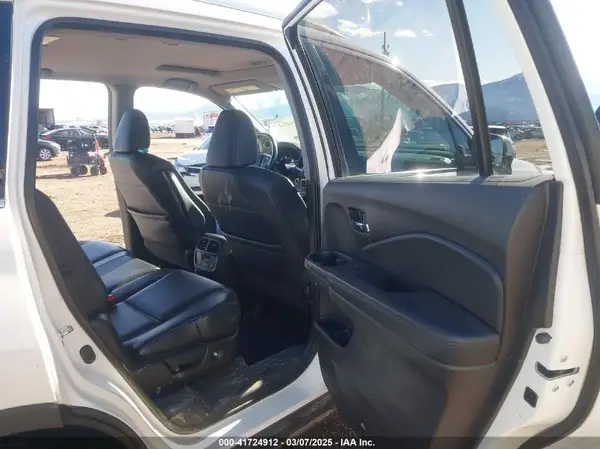 5FNYF6H57JB008572 2018 HONDA PILOT - Image 8