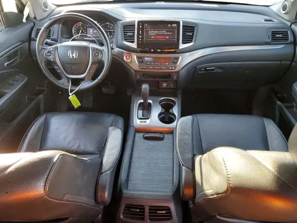 5FNYF6H57JB020947 2018 HONDA PILOT - Image 8