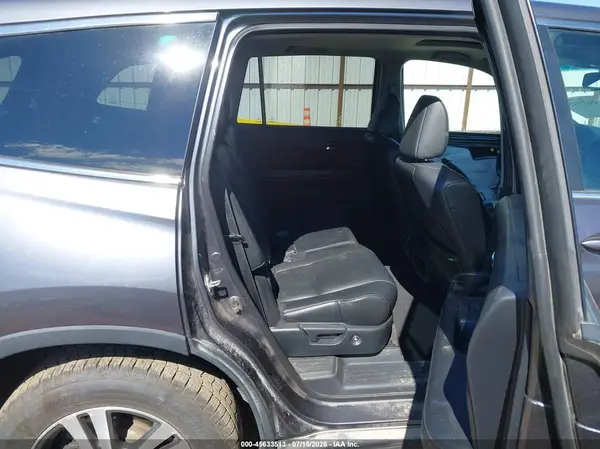 5FNYF6H57JB028241 2018 HONDA PILOT - Image 8
