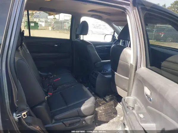 5FNYF6H57JB028742 2018 HONDA PILOT - Image 8