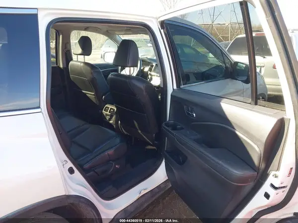 5FNYF6H57JB029762 2018 HONDA PILOT - Image 8