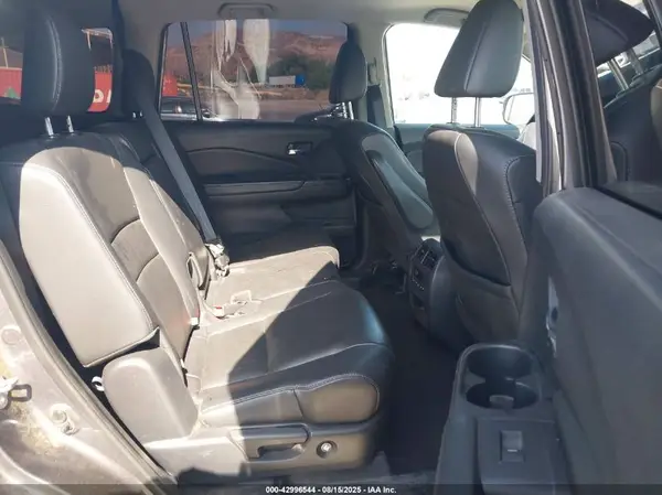 5FNYF6H57JB044438 2018 HONDA PILOT - Image 8
