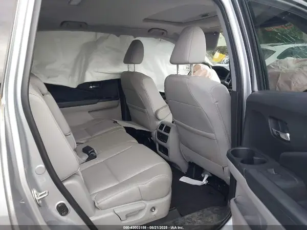 5FNYF6H57JB050563 2018 HONDA PILOT - Image 8
