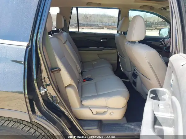 5FNYF6H57KB002174 2019 HONDA PILOT - Image 8