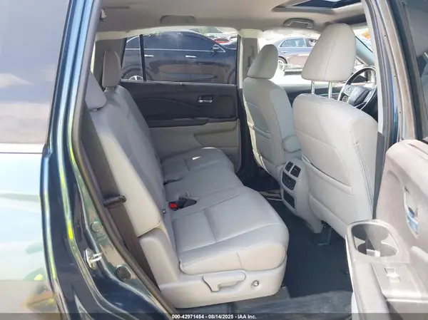 5FNYF6H57KB049012 2019 HONDA PILOT - Image 8