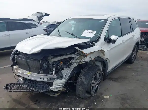 5FNYF6H58HB021762 2017 HONDA PILOT - Image 2