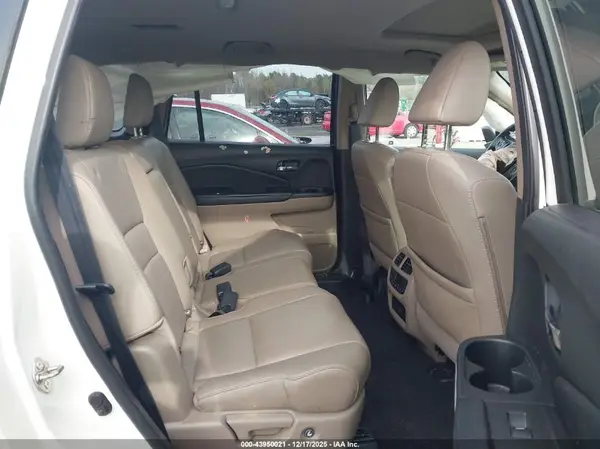 5FNYF6H58HB021762 2017 HONDA PILOT - Image 8