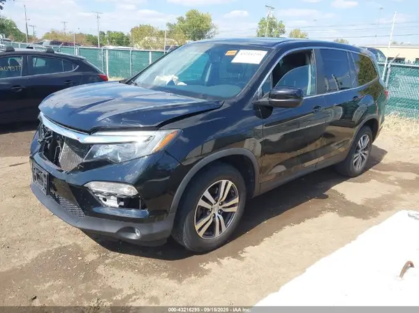5FNYF6H58HB025701 2017 HONDA PILOT - Image 2