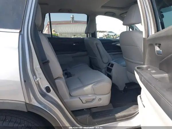 5FNYF6H58HB028985 2017 HONDA PILOT - Image 8