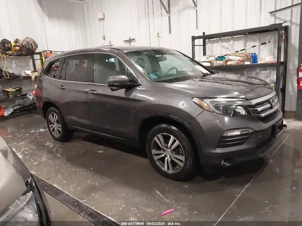 5FNYF6H58HB105029 2017 HONDA PILOT - Image 1