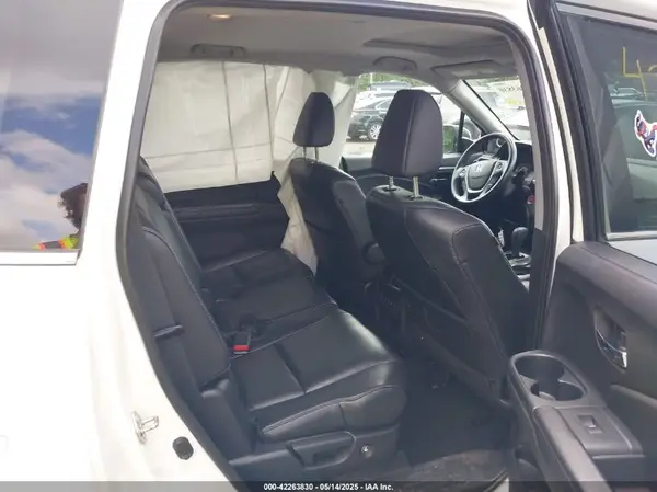 5FNYF6H58JB007138 2018 HONDA PILOT - Image 8