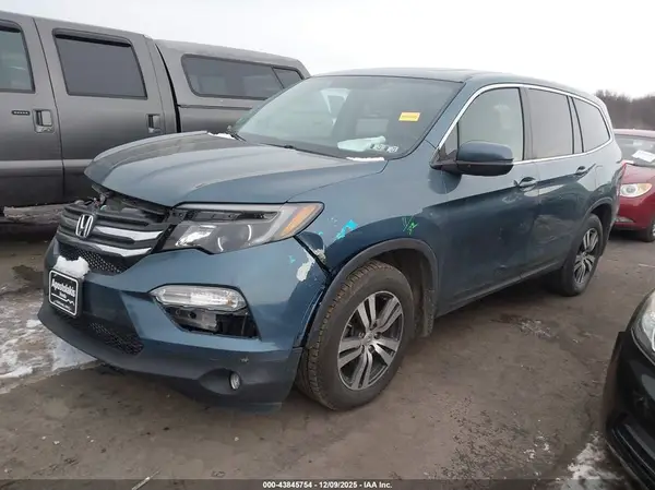 5FNYF6H58JB045856 2018 HONDA PILOT - Image 2