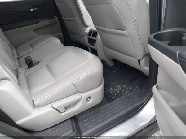 5FNYF6H59HB102205 2017 HONDA PILOT - Image 8