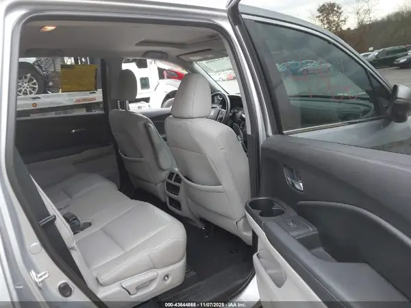 5FNYF6H59JB013630 2018 HONDA PILOT - Image 8
