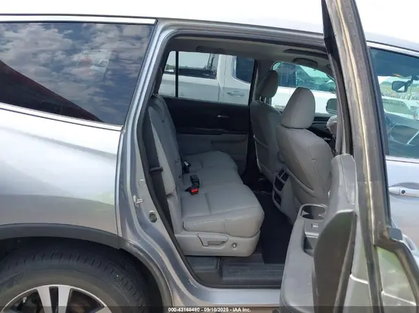5FNYF6H59JB045137 2018 HONDA PILOT - Image 8