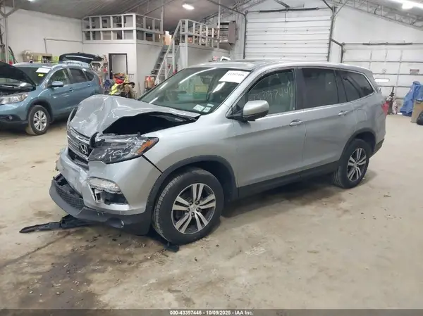 5FNYF6H59JB070264 2018 HONDA PILOT - Image 2